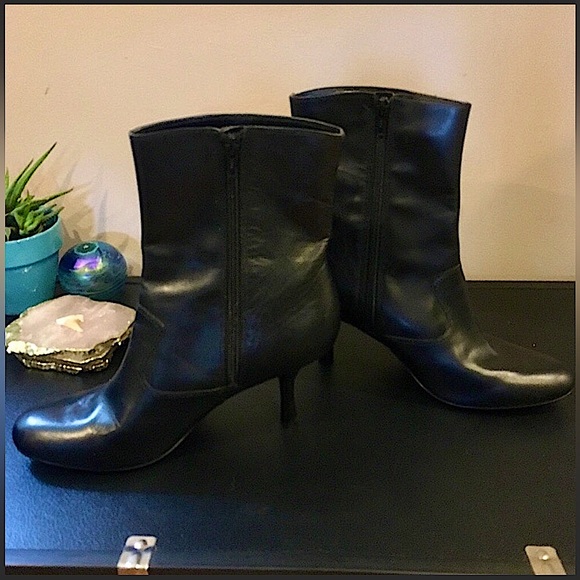 Gorgeous Ann Marino Black Boots - Picture 8 of 8